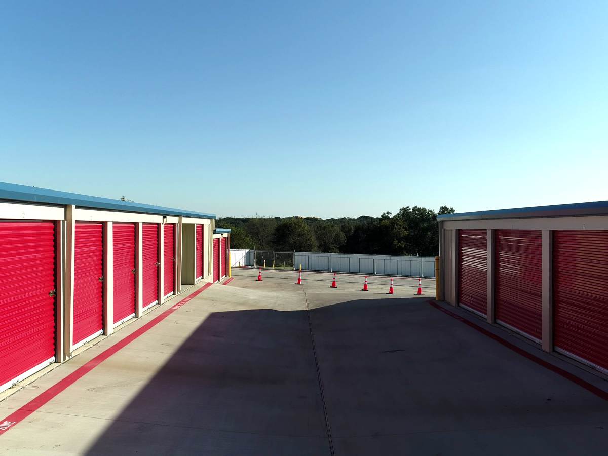 Self-Storage and Realty: Staging Your Home offer for sale